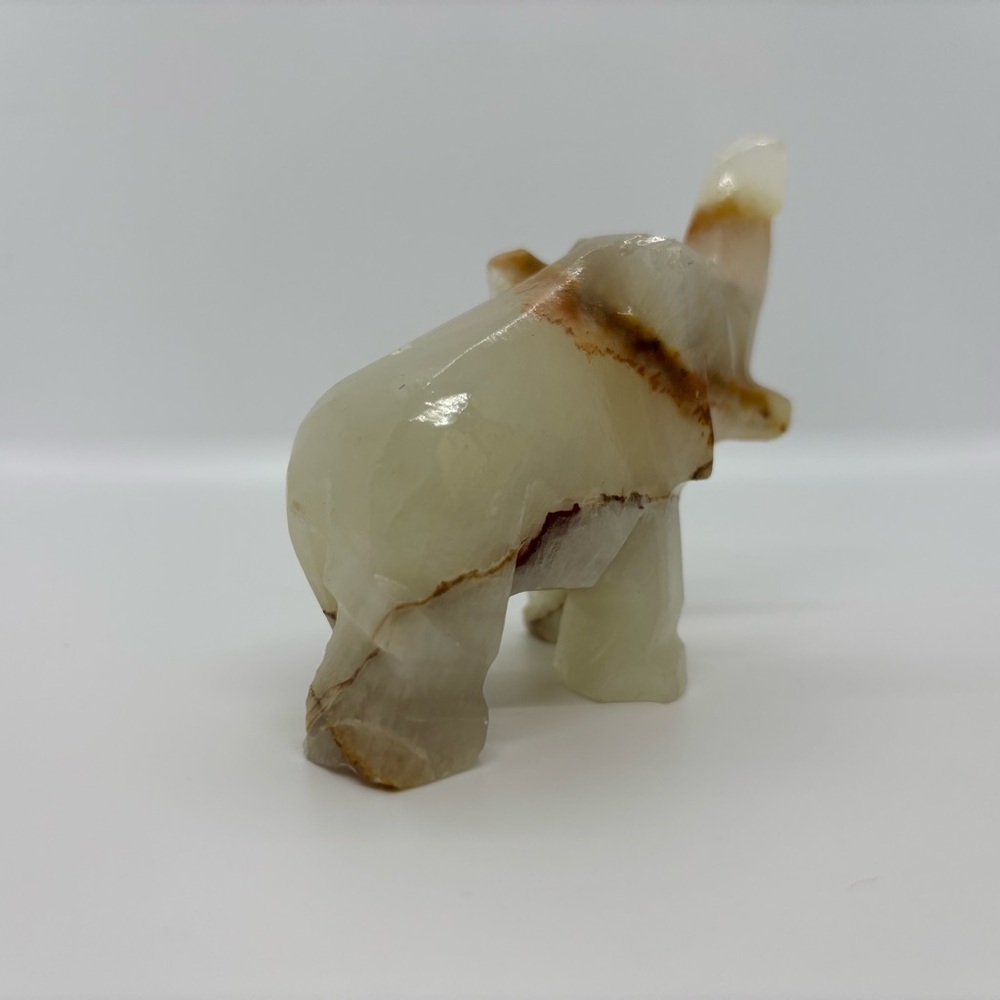 Vintage Elephant Figurine Paperweight, Hand Carved Cream Tone Onyx - Picture 4 of 7